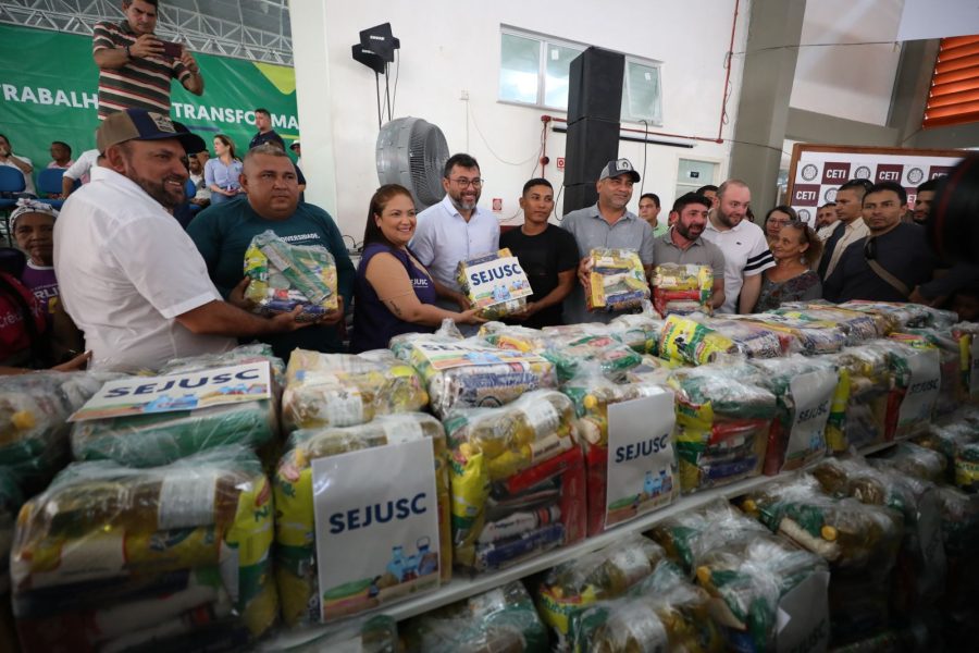 Em Tefé, Wilson Lima faz entregas que totalizam R$ 2 milhões aos setores social e primário da cidade_FOTO_ALEX PAZUELLO_SECOM (5)