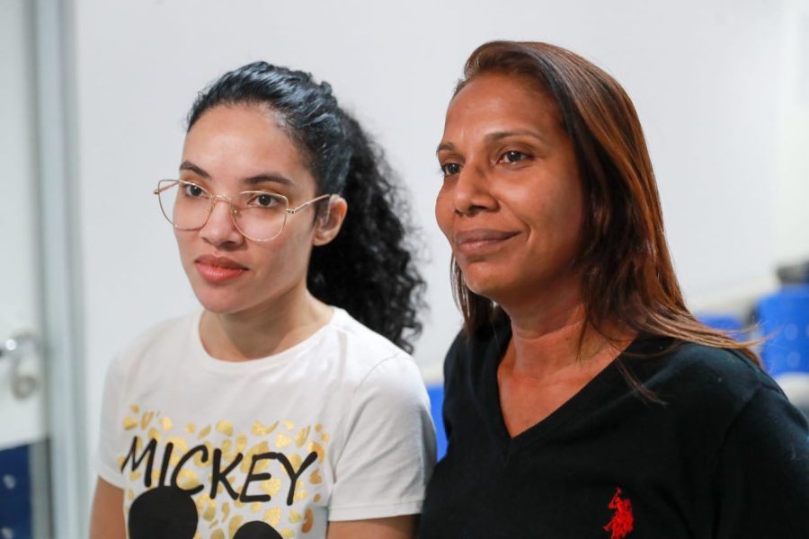 Paciente Jéssica Fernanda Morais com a tia Luciana Avelar