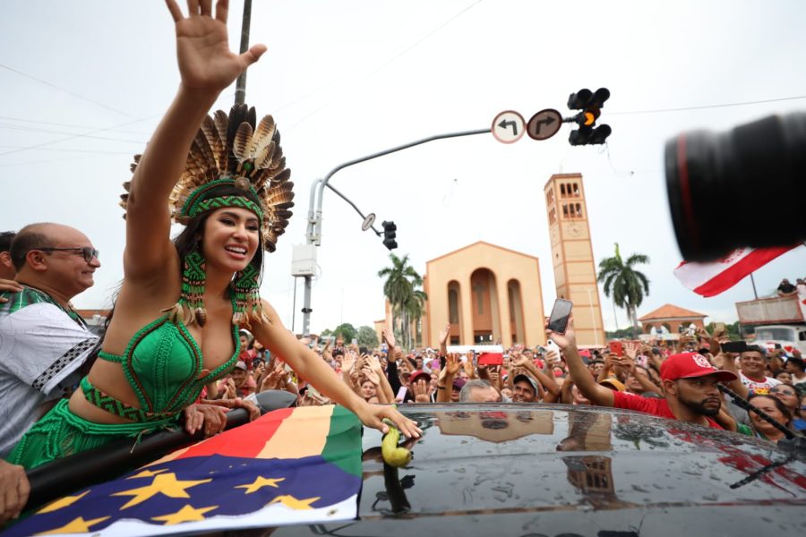 Parintins foi às ruas para exaltar Isabelle Nogueira neste domingo _FOTOS_ALEX PAZUELLO_SECOM (8)