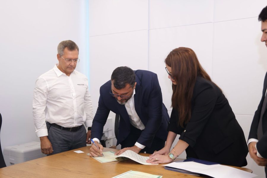 Wilson Lima assina termos de Concessão de Direito Real de Uso de quatro áreas de exploração de gás e petróleo pela Petrobras (2)